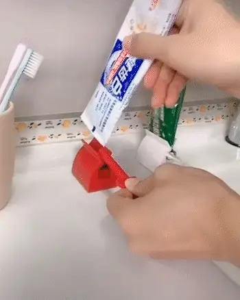 kids use squeezer